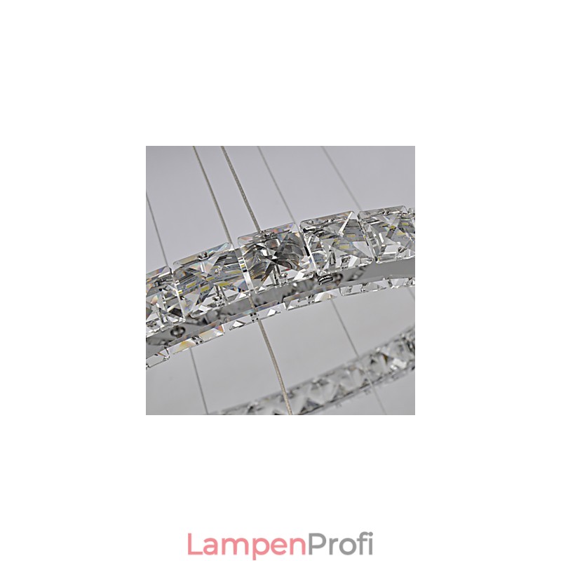 Traditioneller klassischer Kronleuchter aus Chrommetall