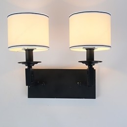 Moderne, zeitgenössische rustikale Lodge, moderne, zeitgenössische Landhausmalerei für ein Ambiente im Mini-Stil