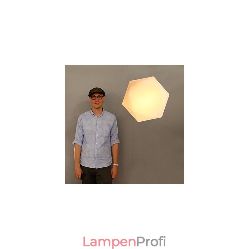 Kreative weiße Diamantglaskuppel absorbiert Licht