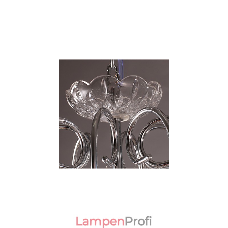 Traditioneller klassischer Kronleuchter aus Kristall und Chrommetall