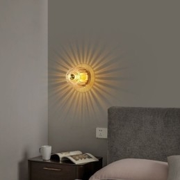 Moderne Wandbeleuchtung mit klarem Glasschirm, gebürstete Wandleuchte