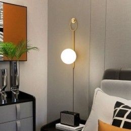 Moderne Globe Wandleuchte aus gebürstetem Goldglas