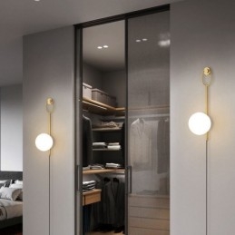 Moderne Globe Wandleuchte aus gebürstetem Goldglas