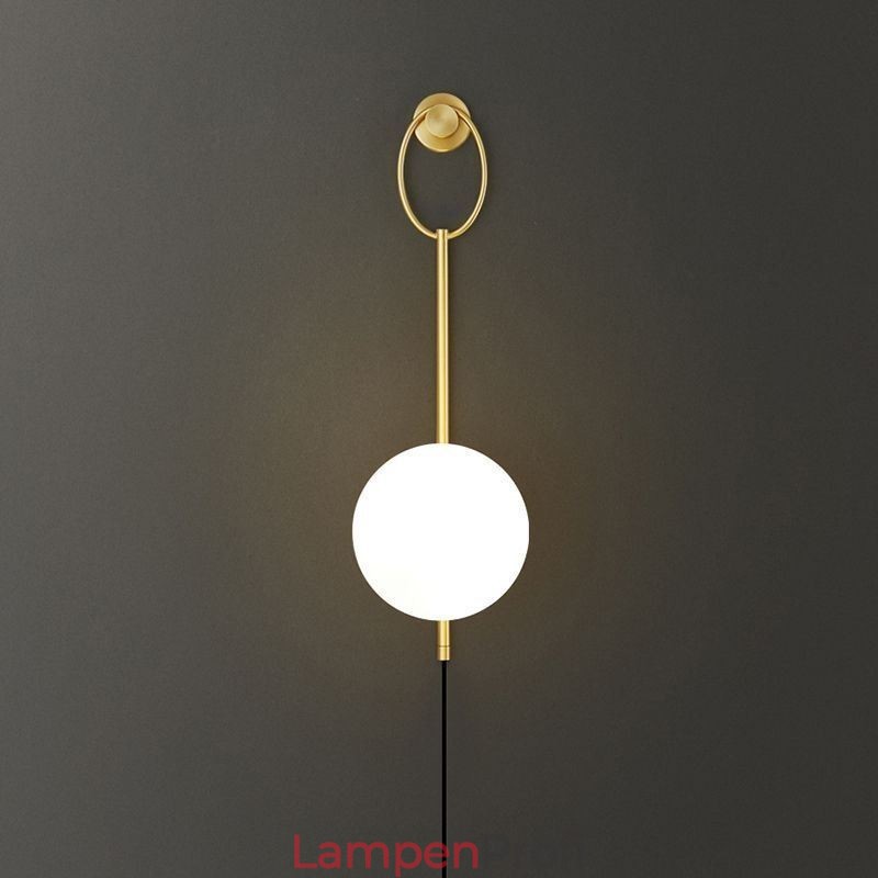 Moderne Globe Wandleuchte aus gebürstetem Goldglas