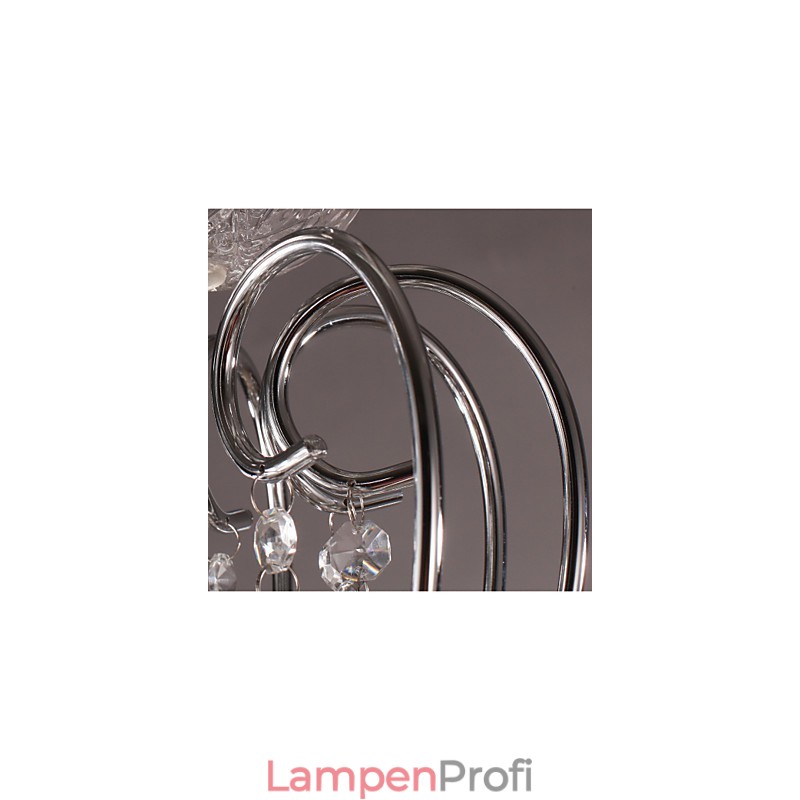 Traditioneller klassischer Kronleuchter aus Kristall und Chrommetall