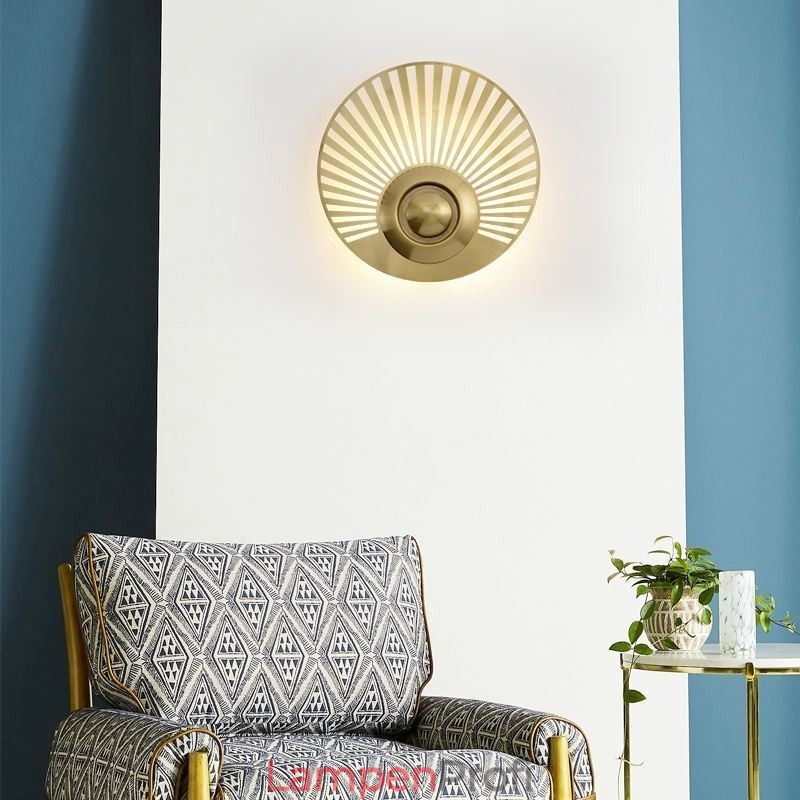 Nordische Messing-Wandlampe, ausgehöhlte runde Form, Wandleuchte