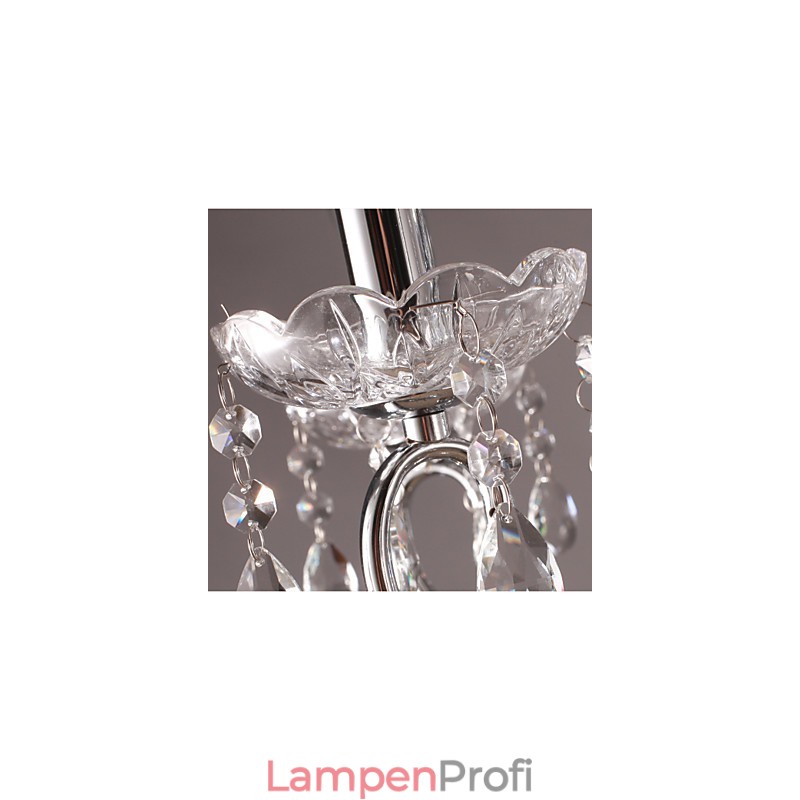 Traditioneller klassischer Kronleuchter aus Kristall und Chrommetall