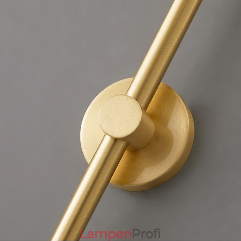 Moderne Wandleuchte aus gebürstetem Gold