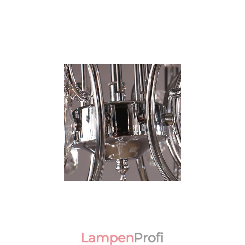 Traditioneller klassischer Kronleuchter aus Kristall und Chrommetall