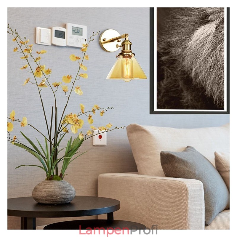 Moderne Wandleuchte mit Glasschirm