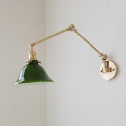 Moderne Wandleuchte mit Glasschirm