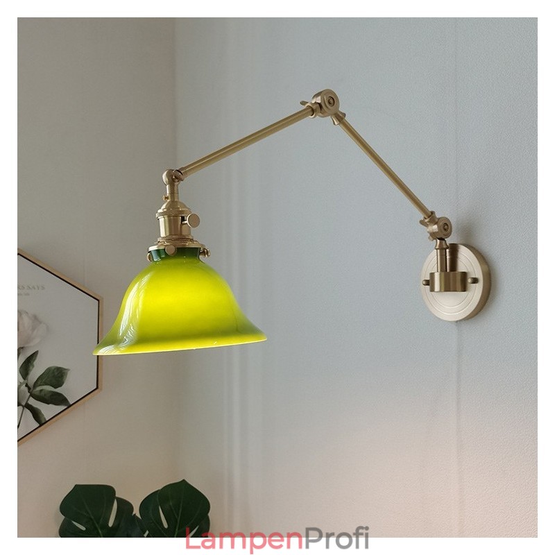 Moderne Wandleuchte mit Glasschirm