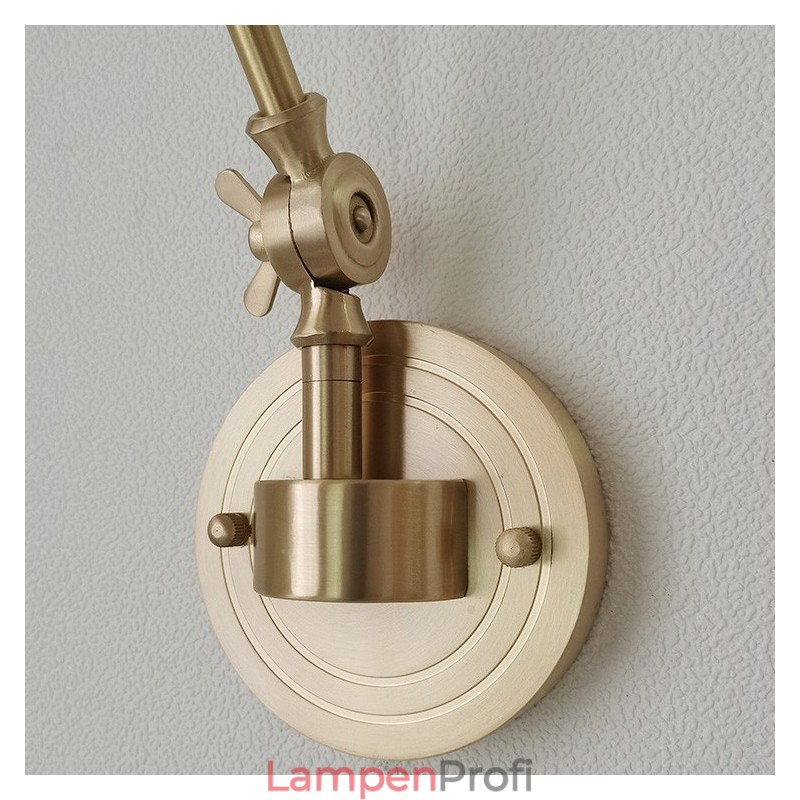 Moderne Wandleuchte mit Glasschirm
