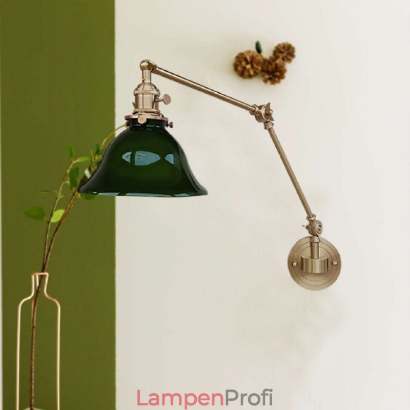 Moderne Wandleuchte mit Glasschirm