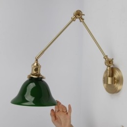 Moderne Wandleuchte mit Glasschirm