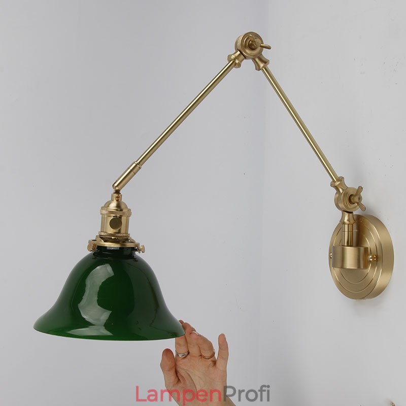 Moderne Wandleuchte mit Glasschirm