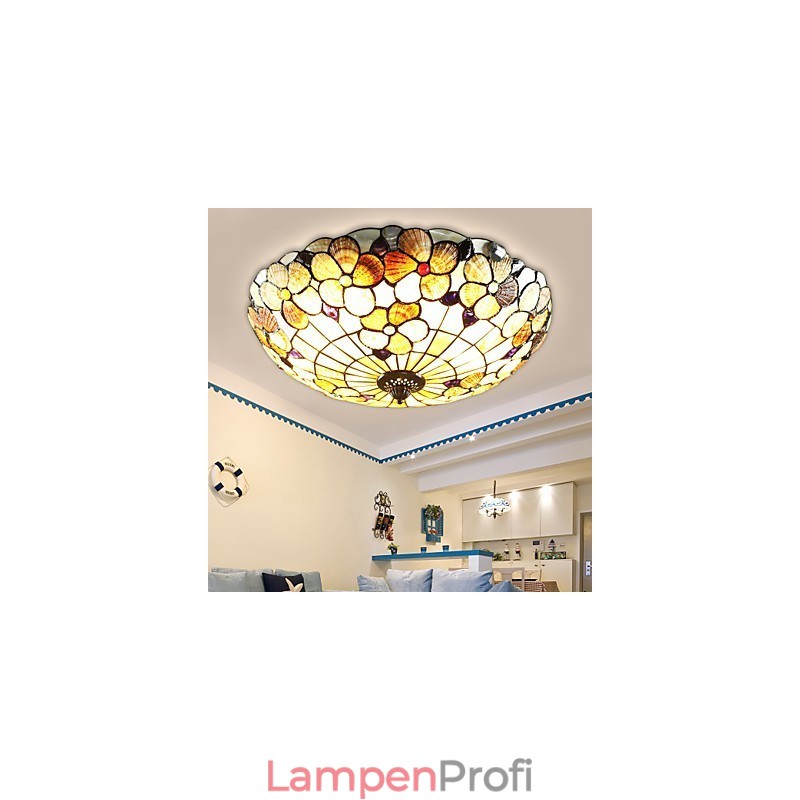 Die Muscheln des Mittelmeers absorbieren das Licht des ländlichen Schornsteins