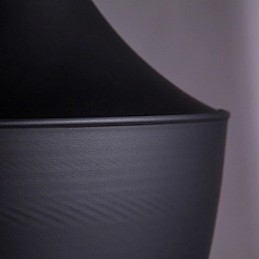 Stromlinienförmige Pendelleuchte in Schwarz