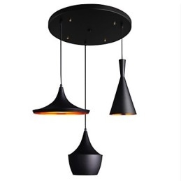 Stromlinienförmige Pendelleuchte in Schwarz