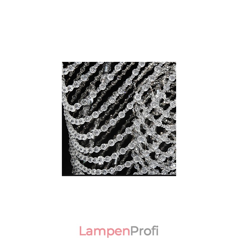 Traditioneller klassischer Kronleuchter aus Kristall und Chrommetall