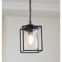Quadratischer Rahmen der Glasdecke im nordischen Landhausstil