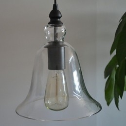 Traditionelle, klassische Pendelleuchte im Vintage-Schalen-Mini-Stil